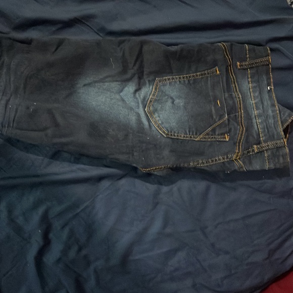 VIP Jean - Picture 2 of 2